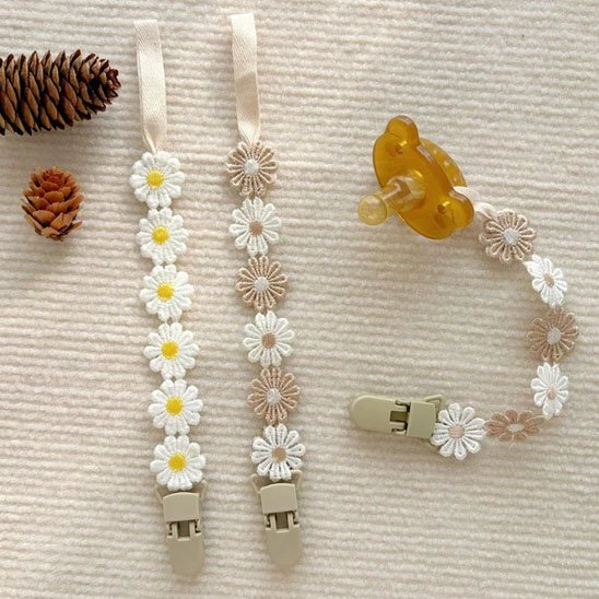 Attache tetine fleur
