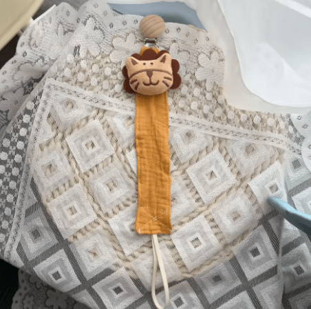 Attache tétine motif animal | Sécurisée et Design - Palais De Bébé