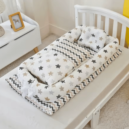 Matelas à langer a rayures avec un gros coussin | Portable - Palais De Bébé
