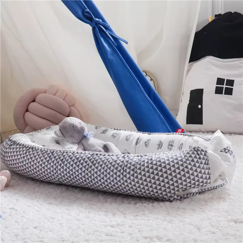 nid bebe 85x50cm et des petits motifs mignons autour