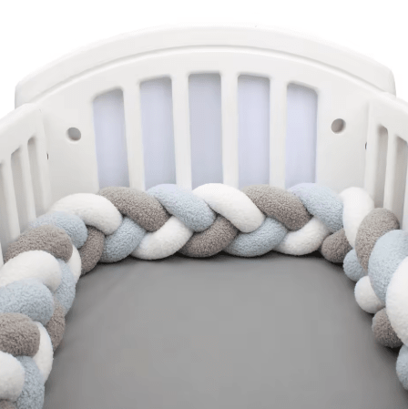 Tresse de lit bébé bleu, gris, blanc | Protection douce - Palais De Bébé