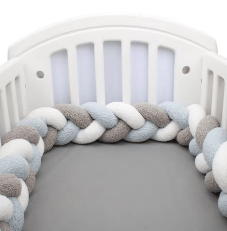 Tresse de lit bébé bleu, gris, blanc | Protection douce - Palais De Bébé