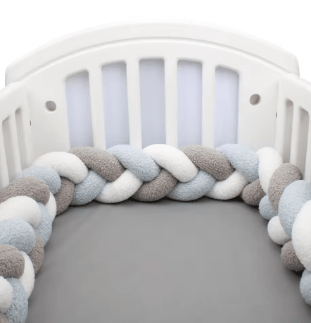 Tresse de lit bébé bleu, gris, blanc | Protection douce - Palais De Bébé
